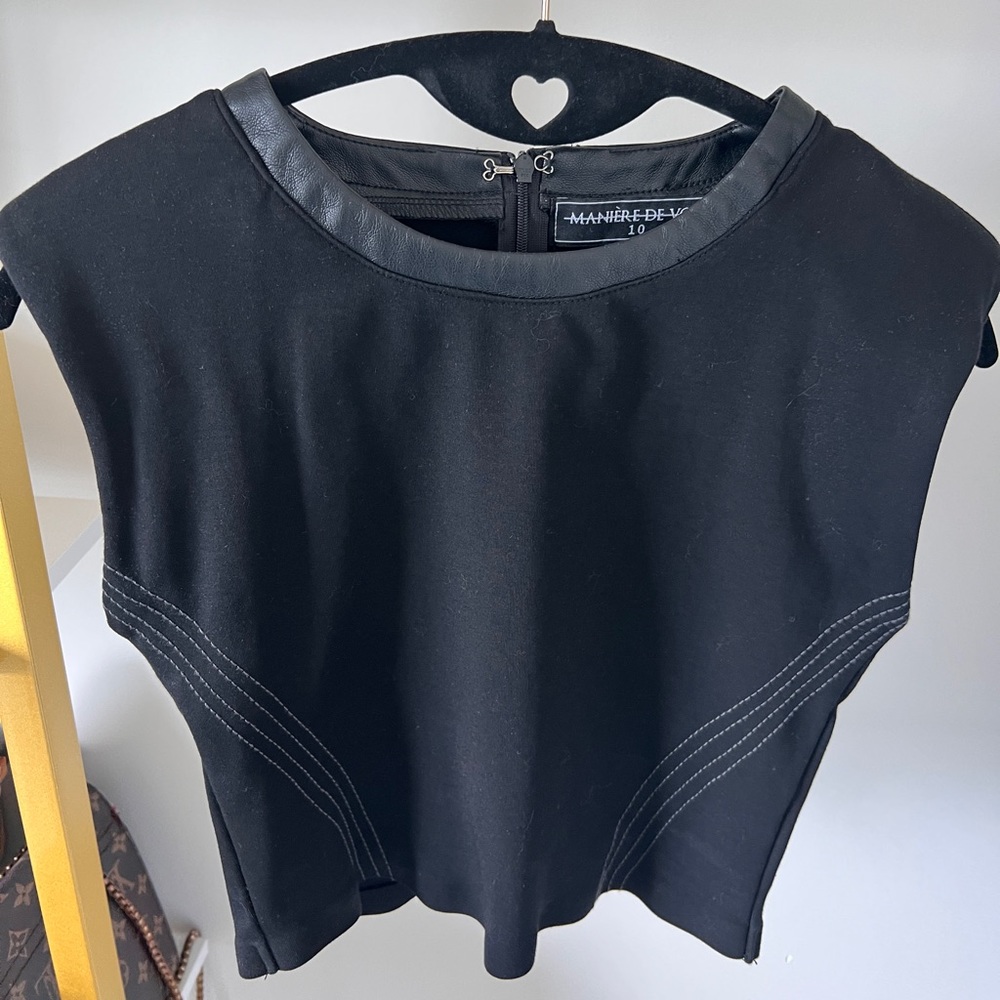 Maniere De Voir | Cropped padded shoulders | black leather detail around neck